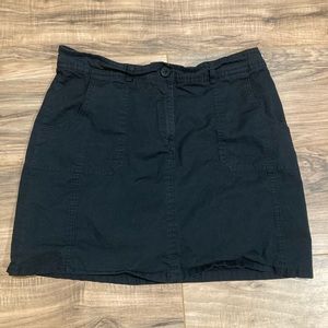Woman’s size six black skort ~ white stag